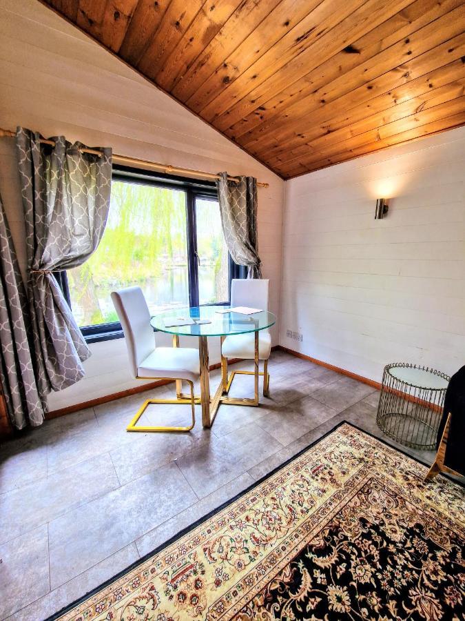 Villa Magpie 2 Hot Tub Huntersmoon-Warminster-Longleat-Wiltshire Exterior foto